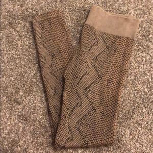 Nikibiki leggings